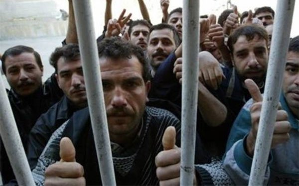 النظام السوري يفرض على السجناء المفرج عنهم الانضمام للجيش