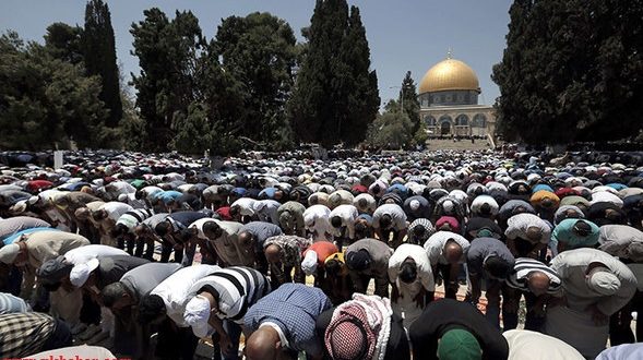 المسجد الاقصى يودّع رمضان مع 300 الف مصل