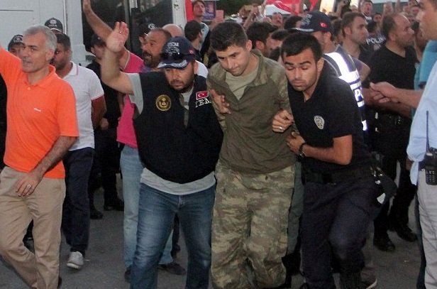 تركيا: الافراج عن 1200 جندي اعتقلوا بعد الانقلاب الفاشل