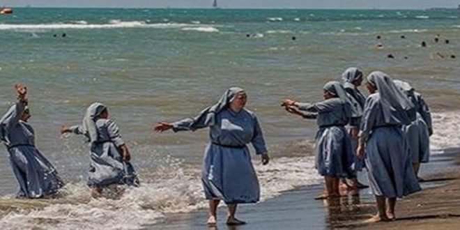 شيخ ايطالي ينشر صور راهبات على البحر