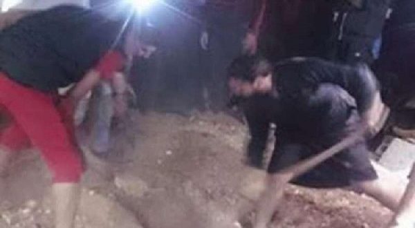فتح قبر امرأة بعد سماع صوت داخله.. فماذا وجدوا ؟