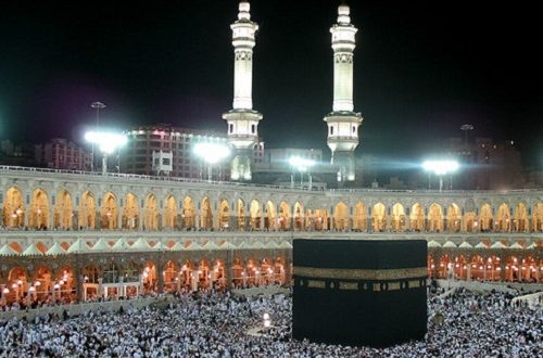 الحوثي يستهدف كعبة المسلمين بصاروخ على مكة المكرمة