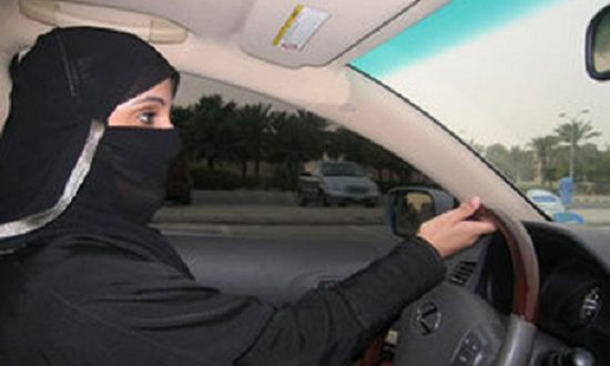 بنات السعودية يطالبن الملك سلمان بقيادة السيارة