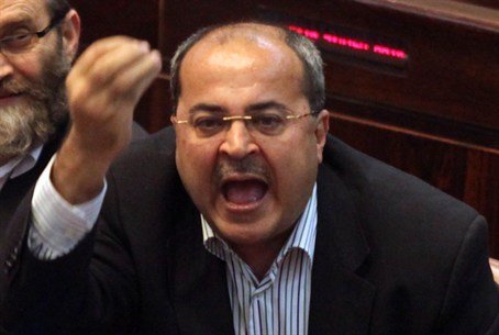 بالفيديو- نائب عربي يؤذن داخل الكنيست الاسرائيلي!