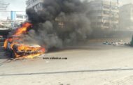 بالصور..قطع طريق المطار وحرق سيارة احتجاجا على توقيف كامل امهز
