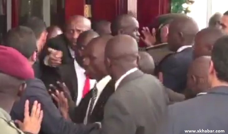 فيديو الاشتباك بين حرس السيسي والرئيس الاوغندي