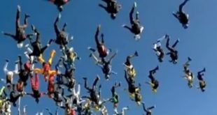 بالفيديو.. هروب جماعي من طائرة تحترق بالهواء