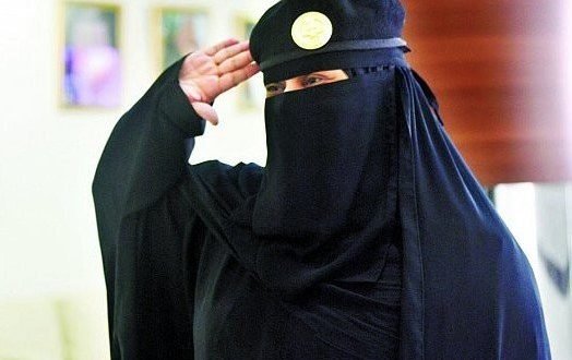 لأول مرة: شرطيات سعوديات برتبة ضابط بالصور