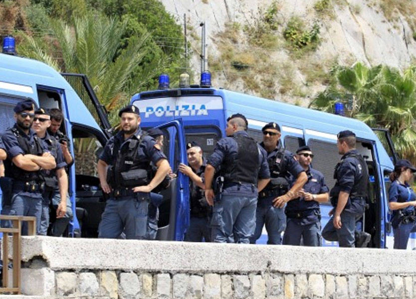 القبض على مصريين وجزائري في ايطاليا بتهم الارهاب