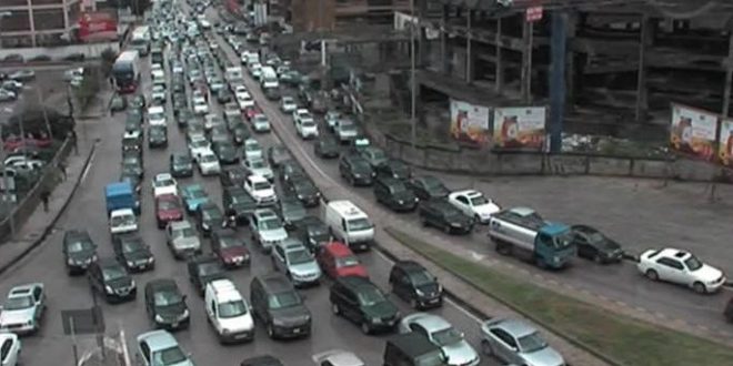 بالصور والفيديو: زحمة سير خانقة في لبنان