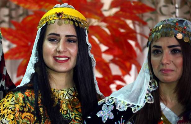 الأزياء الكردية على منصات العرض للمرة الأولى في سوريا