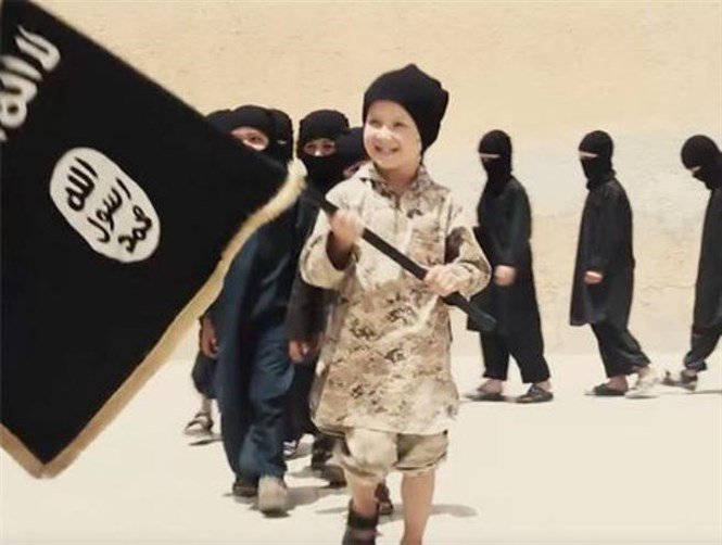داعش في المدارس يعلّم الأطفال هذه الأشياء