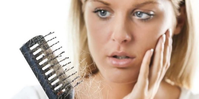 طرق تمنع تساقط شعرك بشكل فعال