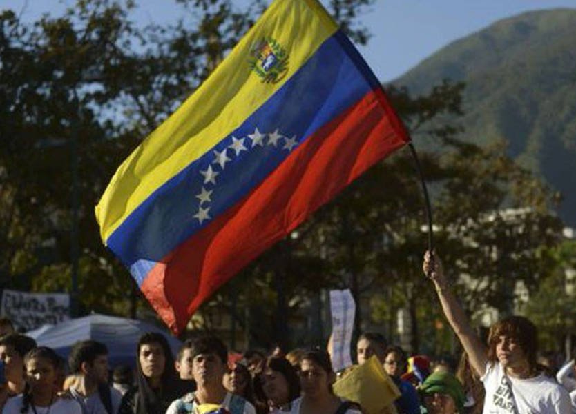 احتجاجات في فنزويلا ومقتل طلاب على يد الشرطة