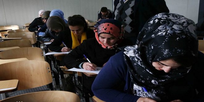 عمليات جراحية لإخراج سماعات الغش من أذن طلاب الكويت