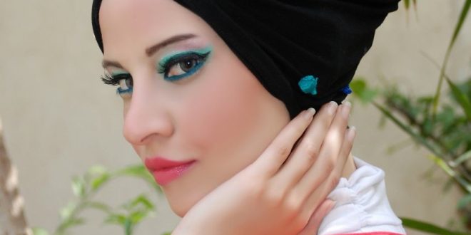 عروس جميلة مع لفة تربون مميزة