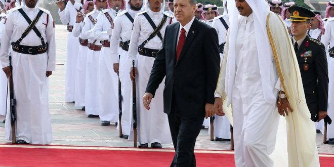 رجب طيب أردوغان مع تميم بن حمد خلال اقرار فتح قاعدة تركية في قطر