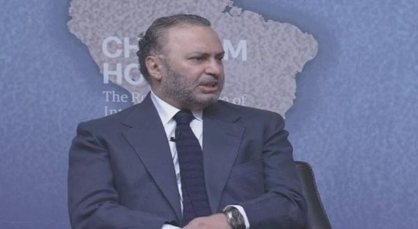 وزير اماراتي يتهم مصرف قطر المركزي بتمويل الارهاب