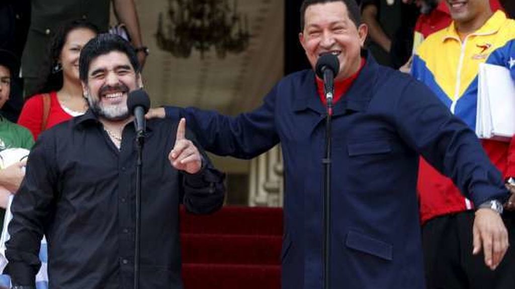 مارادونا يعلن وقوفه مع فنزويلا ورئيسها حتى الموت