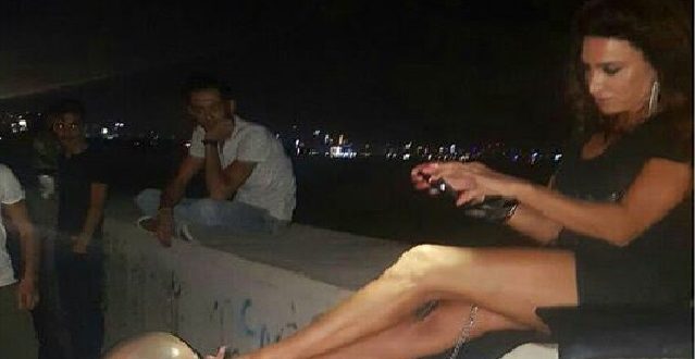 بالفيديو.. لبناني يلحس أقدام عاهرة تربطه بالجنزير في الطرقات