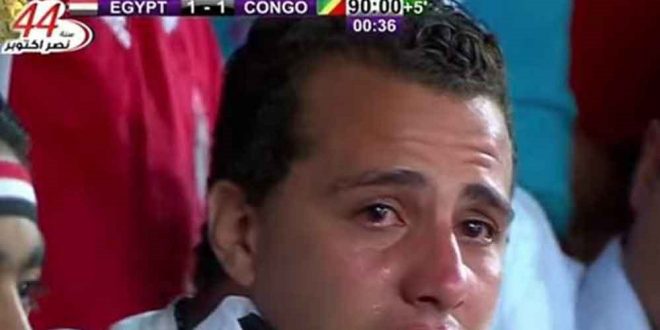 مصر تكافئ شابا بكى بحرقة بعد هدف الكونغو بشباك بلده