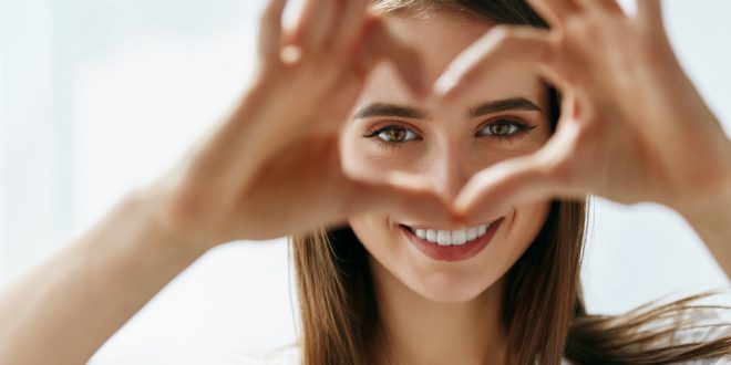 بعض العادات السيئة تؤثر على جمال العيون