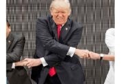صور دونالد ترامب بموقف مضحك خلال قمة آسيان