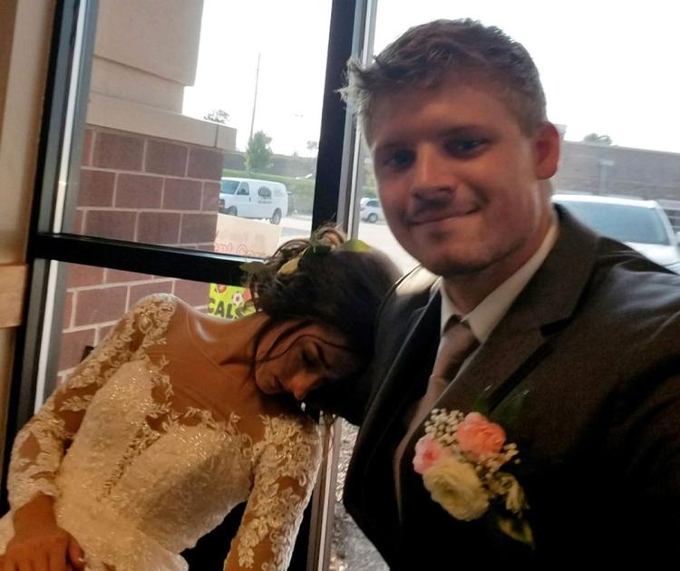 عروس تفقد نظرها ليلة زفافها بسبب بوكيه الورود