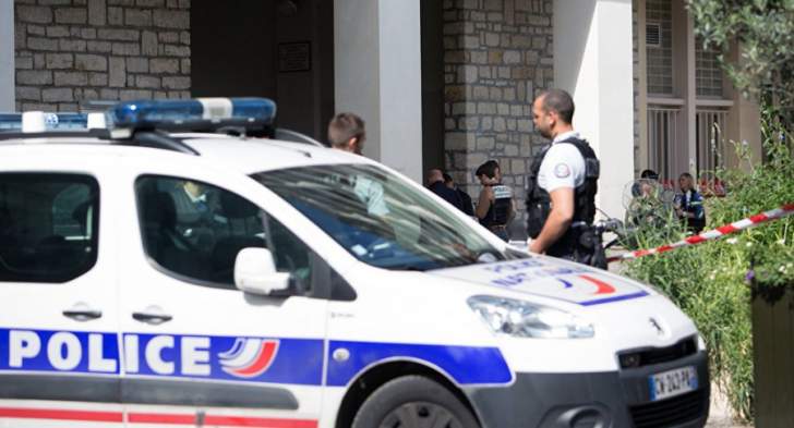 ارهابي يحتجز رهائن داخل مول تجاري في فرنسا