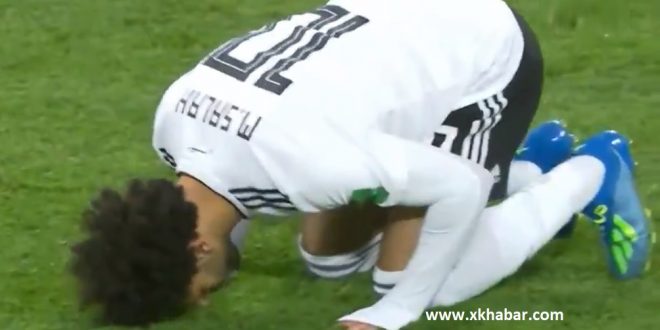 سجدة ابو مكة بعد هدف محمد صلاح بشباك روسيا الذي قلص الفارق