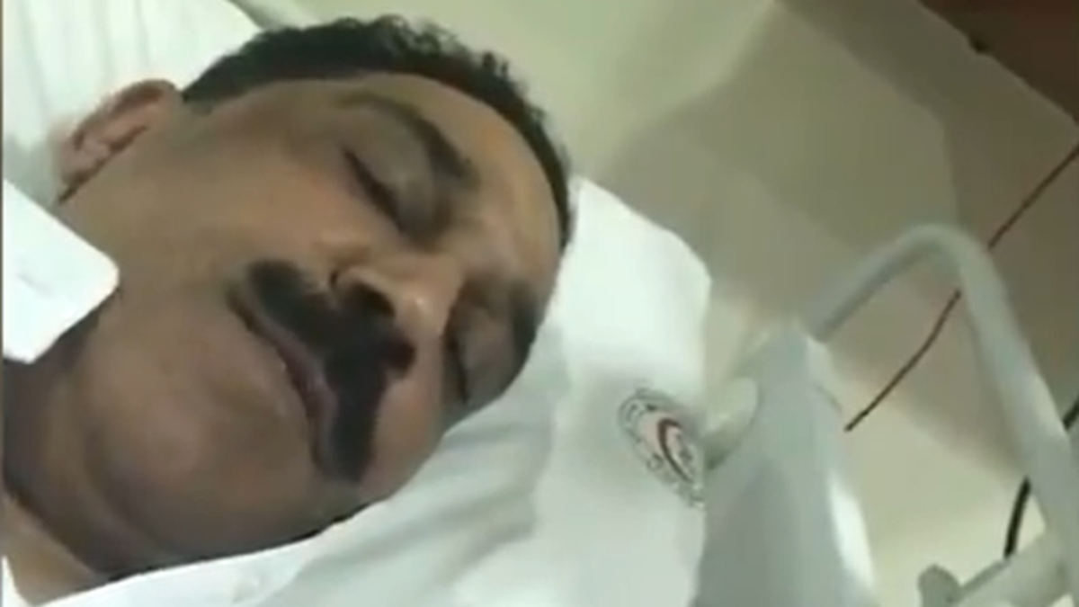 عبدالله الرويشد في المستشفى يطمئن جمهوره