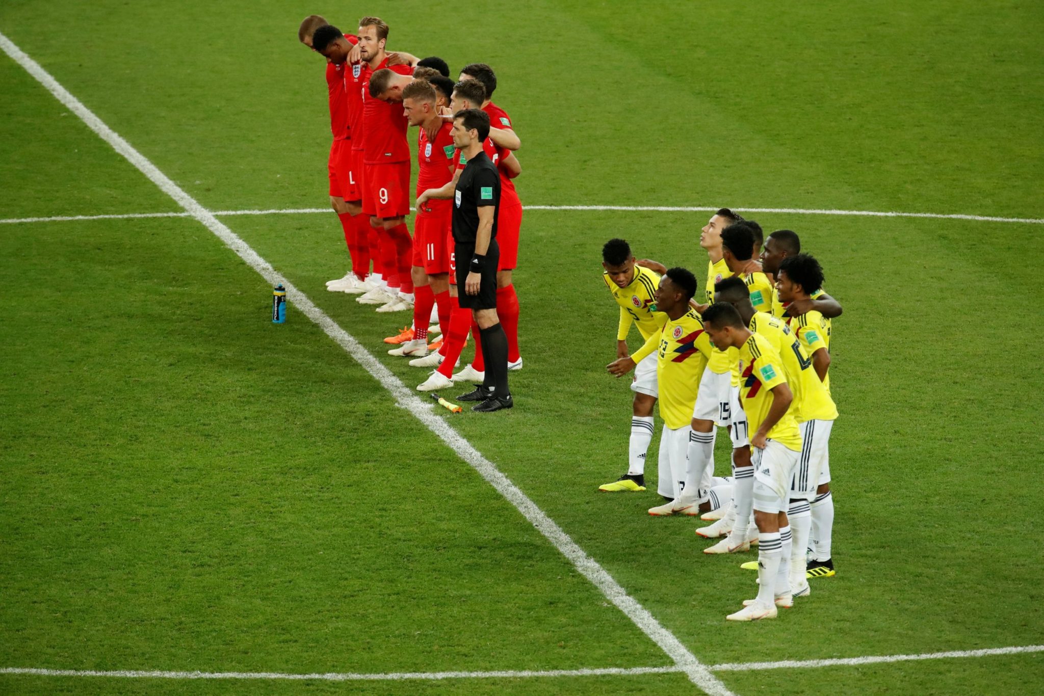انكلترا تتأهل بشق الأنفس في مباراة صعبة مع كولومبيا