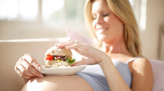 كم يمكن زيادة وزن الحامل مع جنينها ؟