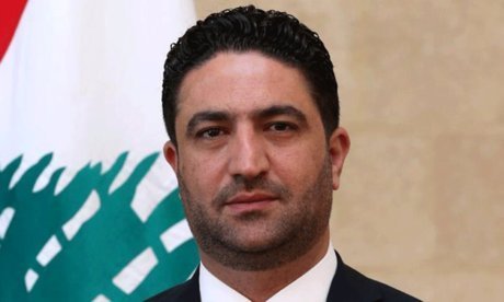 وزير غريب في الحكومة اللبنانية يحلّق في سماء سوريا