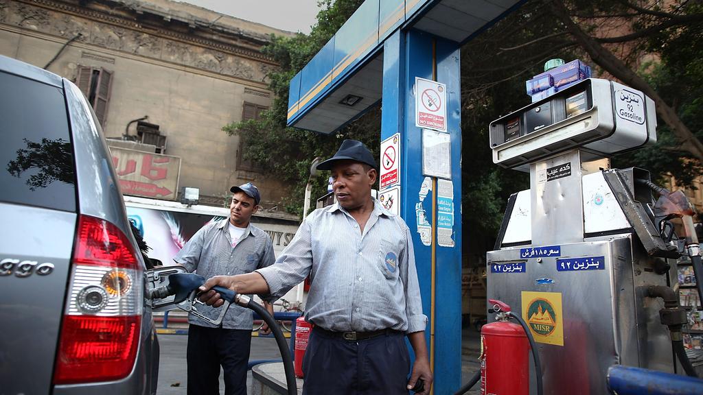 مصر تخفض دعم المواد البترولية الى النصف