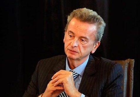 سلامة يؤكد استقرار الليرة وضخّ الدولار ويتفاجأ من إغلاق المصارف غدا