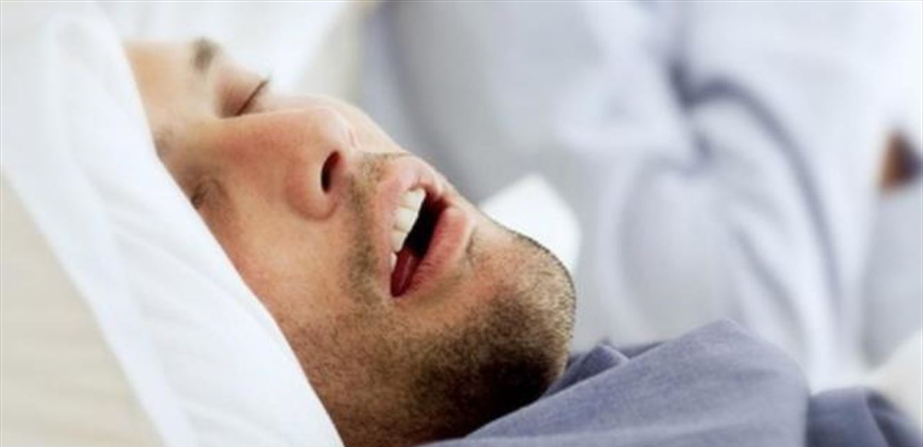 كيف تتفادون انقطاع التنفس عند النوم؟