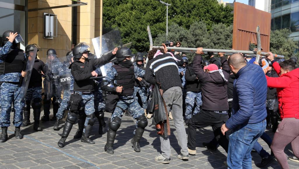 مجلس النواب يناقش الموازنة على وقع الاشتباكات بين المحتجين والأمن
