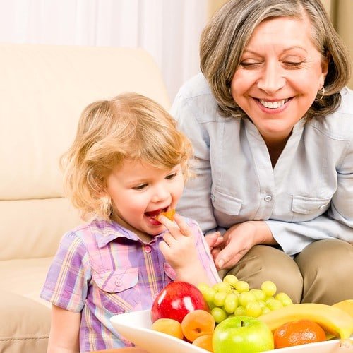خاص- نصائح غذائية صحية للأطفال الصغار من عمر سنة وحتى 3 سنوات